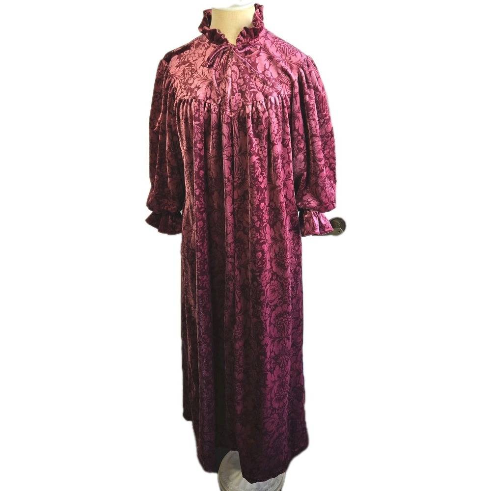 Miss Elaine At Home Vintage Velvet High Neck Robe Size M Burgundy‎ Zip Front USA